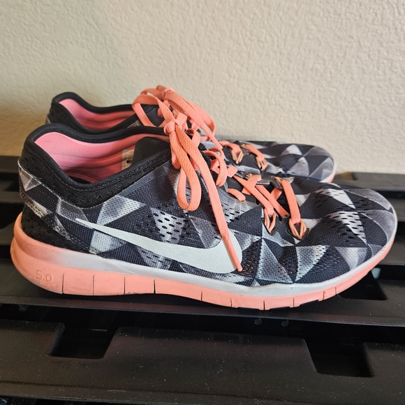 Nike Free TR Black Pink Sneakers size 8.5 U-2442 - Picture 6 of 14
